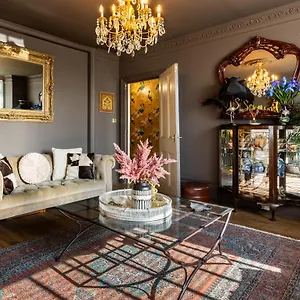 https://kira-beach-house-large-luxury-2-bedroom-apartment.brighton-hotels-england.com