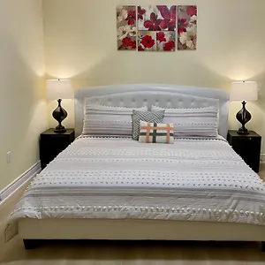 https://luxurycottage-kingbed-privateyard-bbq-deck-gazebo.niagara-fallshotels.com